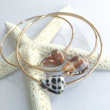 Load image into Gallery viewer, Beach Bangle with Cone Shell - Aussie Wahine